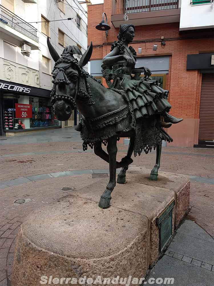 monumento-mujer-jamuga-andujar